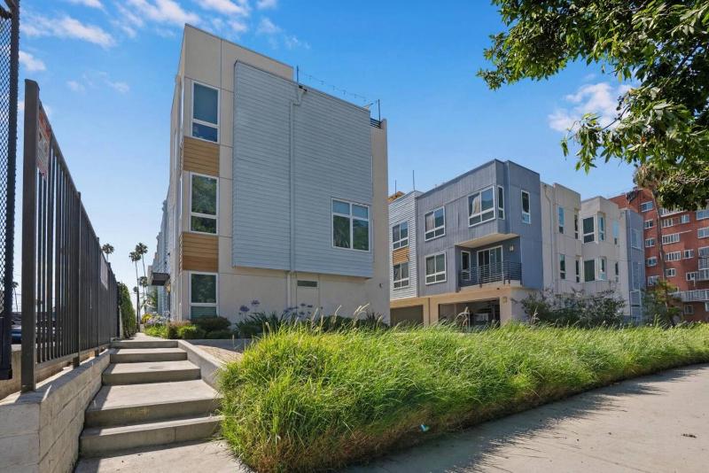 NEW 3BR Townhouse Iconic Hollywood Sign Views - image 8