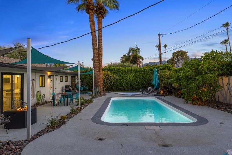 The Martini Lounge Mid Century with Private Pool - image 22