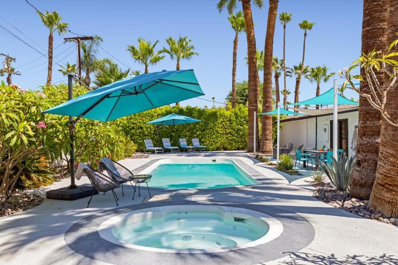 The Martini Lounge Mid Century with Private Pool - image 29
