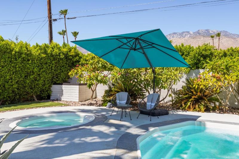 The Martini Lounge Mid Century with Private Pool - image 8