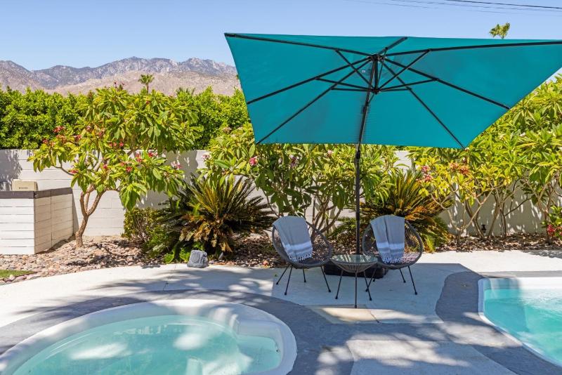 The Martini Lounge Mid Century with Private Pool - image 28