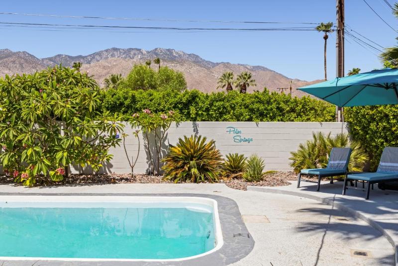 The Martini Lounge Mid Century with Private Pool - image 18