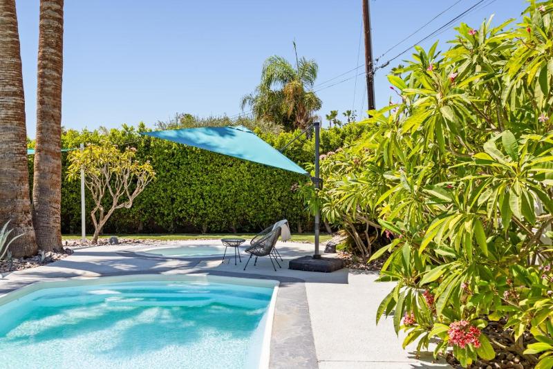 The Martini Lounge Mid Century with Private Pool - image 41