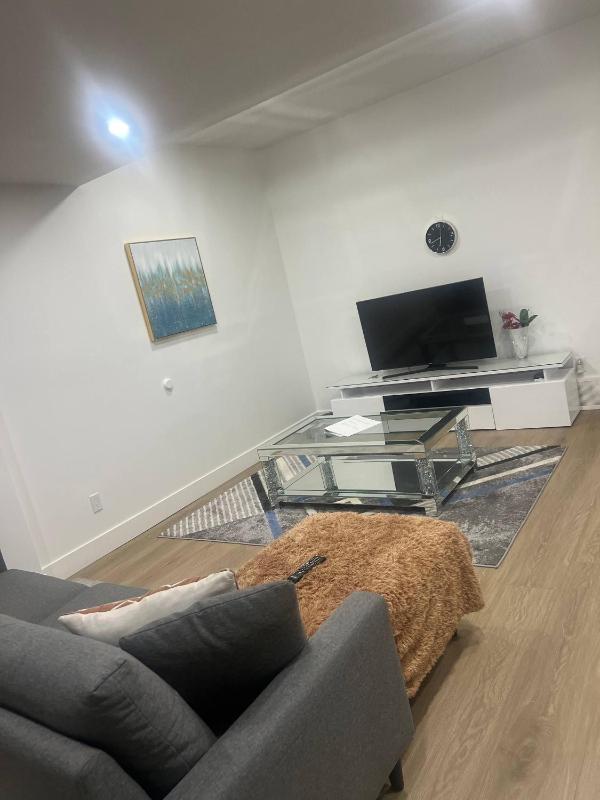Magnificent Brand New luxurious Basement 2BR NW - image 16
