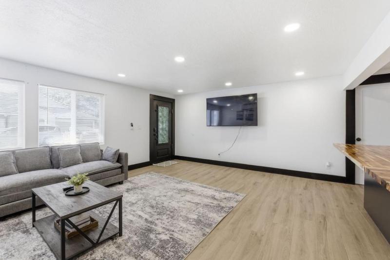 Entire Home in SE Portland - image 10