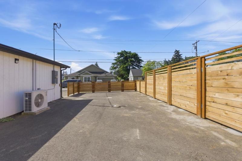 Entire Home in SE Portland - image 16