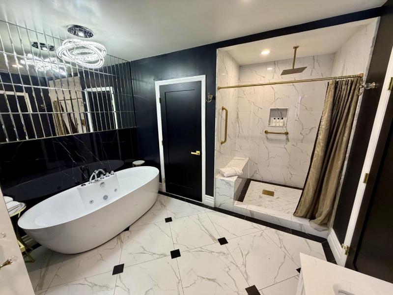 NEW Private Hollywood Designer Glam Home - image 5