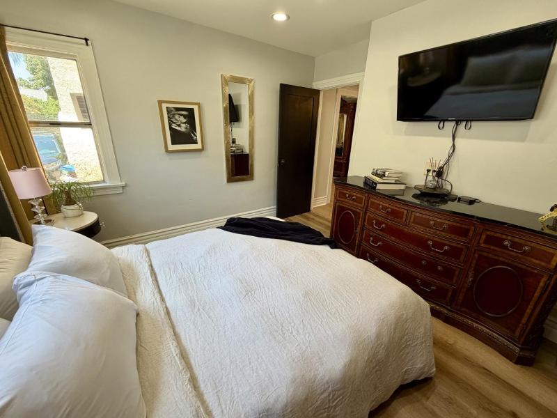 NEW Private Hollywood Designer Glam Home - image 4