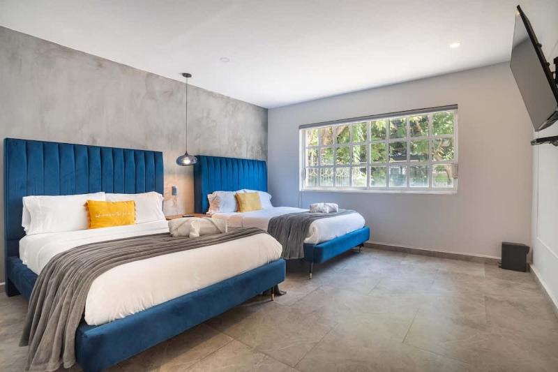 Luxe Polanco Home Private Yard TVs in Each Room - image 7