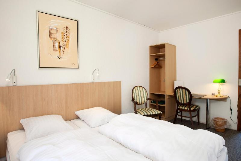 Double or Twin Room image 3