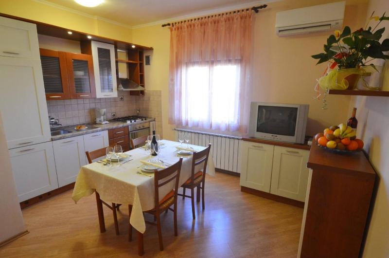 Apartments with parking space Rovinj - 27697 - image 7
