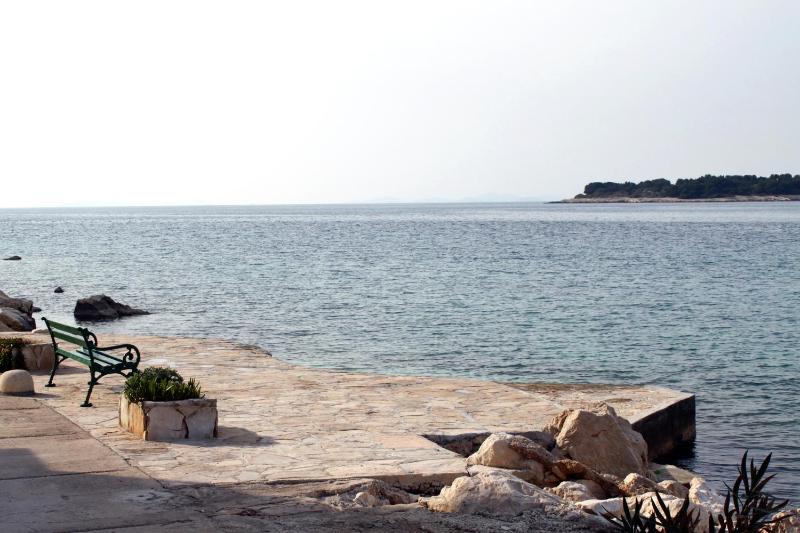 Apartments by the sea Primosten - 27876 - image 12