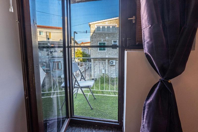 Apartments by the sea Primosten - 27876 - image 8