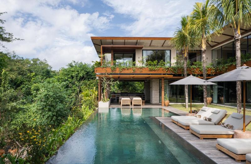 The Manuka House Private 4BR Villa in Bingin with Sauna & Cold plunge in Walkable Neighborhood - image 3