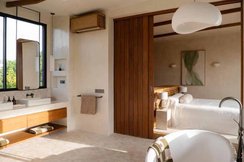 The Manuka House Private 4BR Villa in Bingin with Sauna & Cold plunge in Walkable Neighborhood - image 16