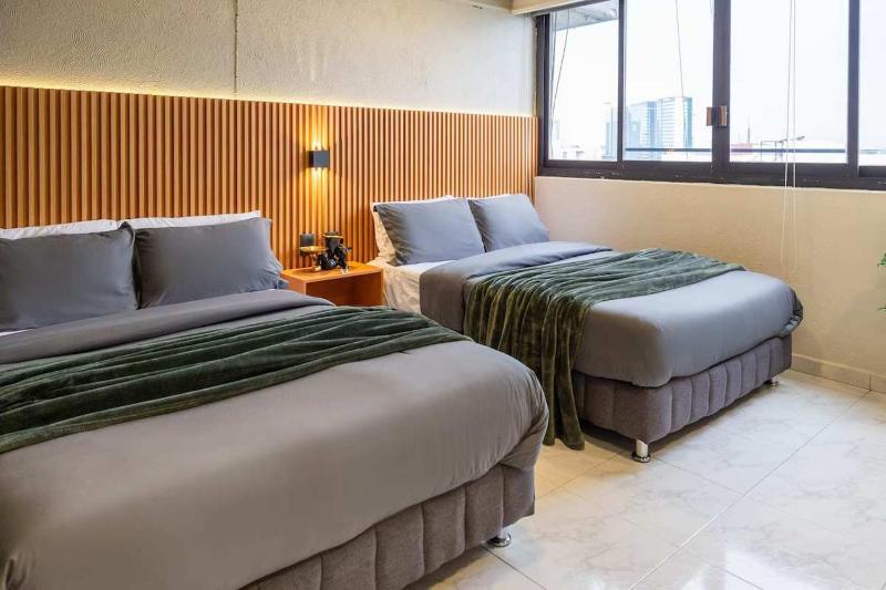 Posh Polanco Stay TVs and Desks in Each Room - image 27