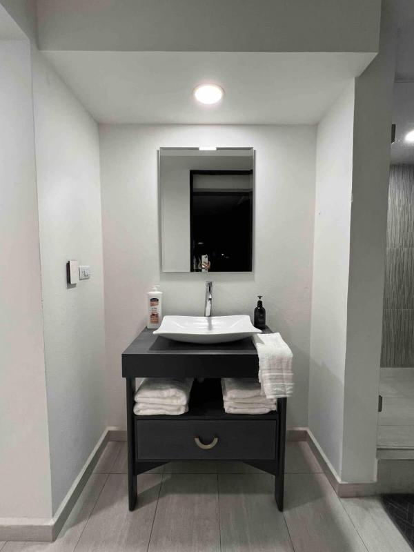Posh Polanco Stay TVs and Desks in Each Room - image 38