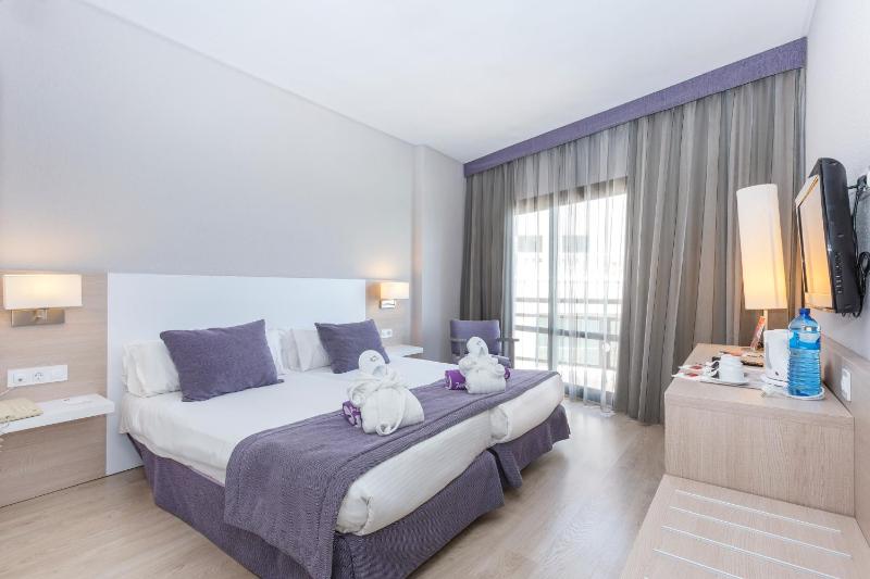 Superior Double or Twin Room with Sea View image 4