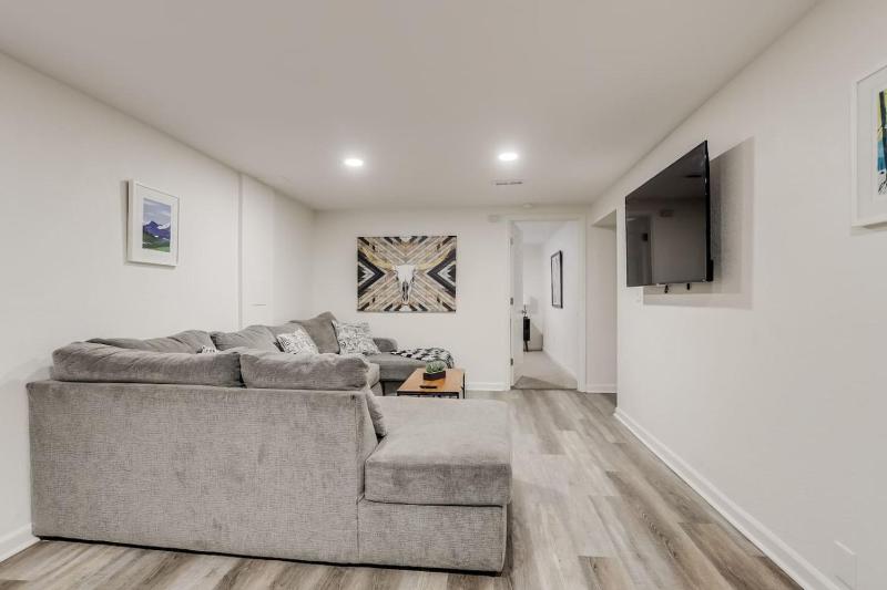 Light-Filled Garden-Level Apt Central Denver - image 15