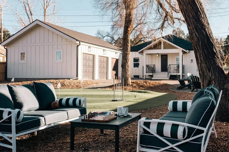 The Fairway House Luxe Design Sauna Mini Putt - image 15