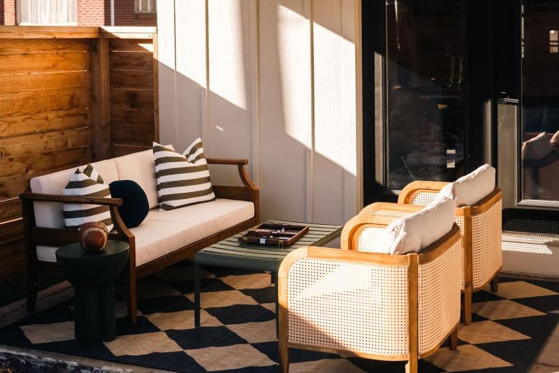 The Fairway House Luxe Design Sauna Mini Putt - image 8