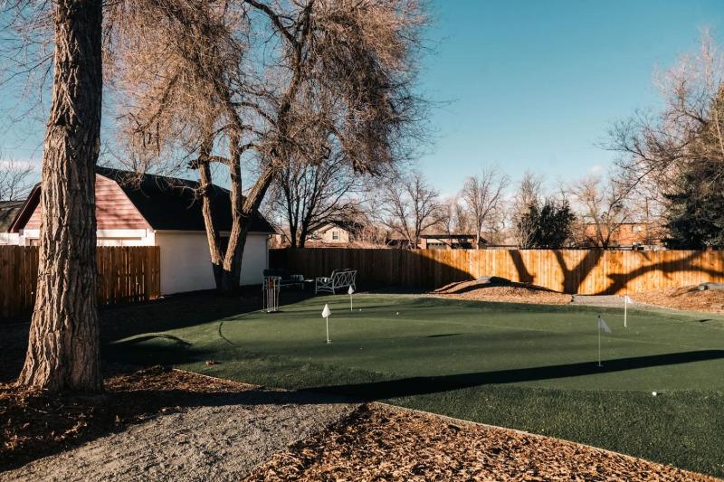 The Fairway House Luxe Design Sauna Mini Putt - image 9