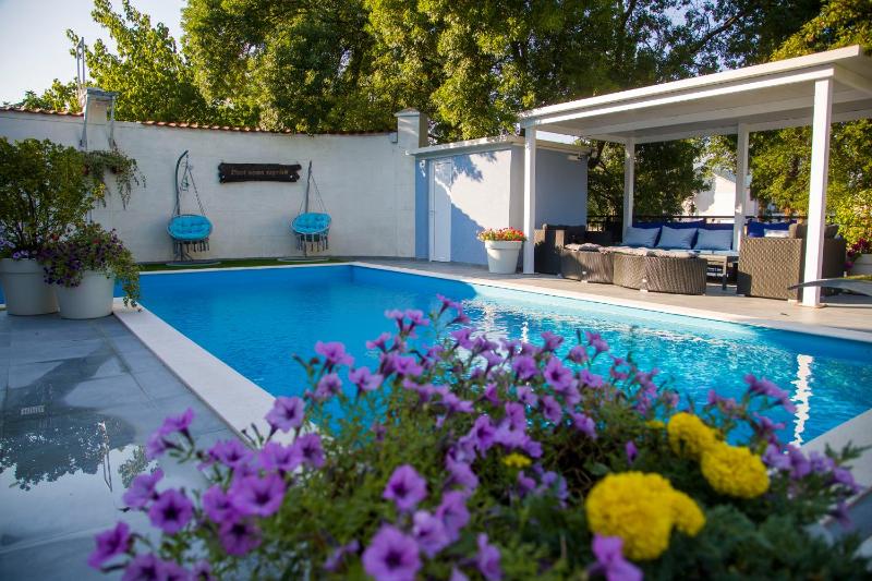 Private Riverside Villa Silvia - image 5