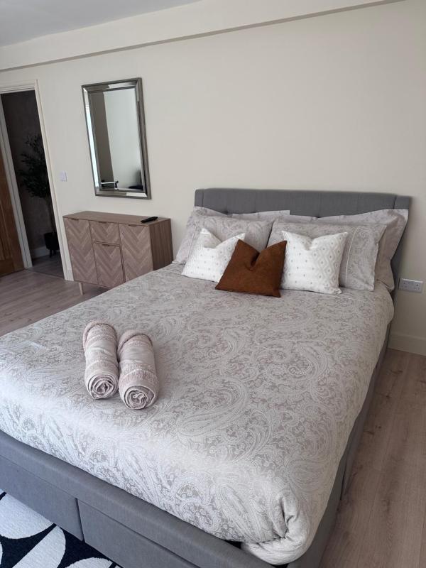 LuxeStay Apartments - image 25