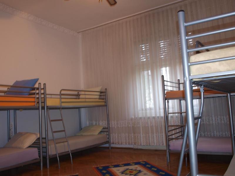 Bed in 8-Bed Dormitory Room image 4