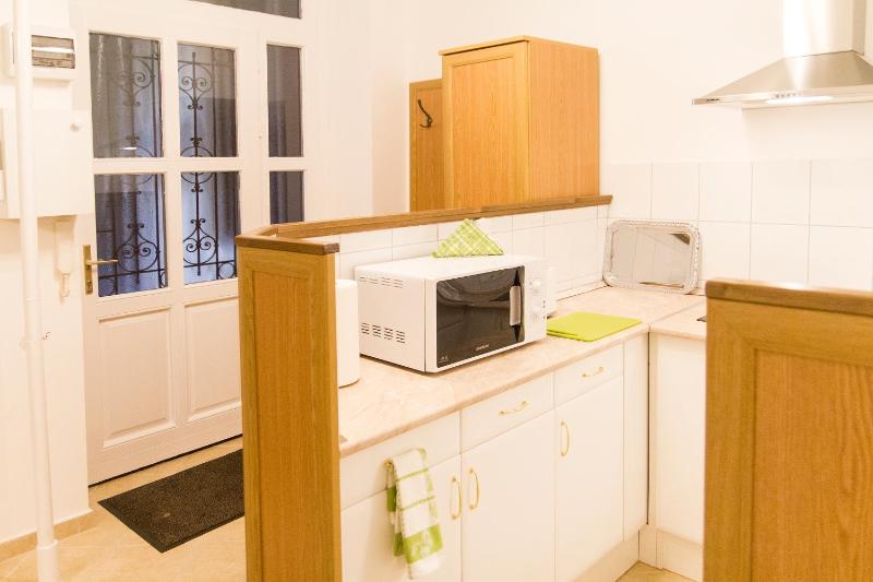 Authentic Klauzal Apartment - image 7
