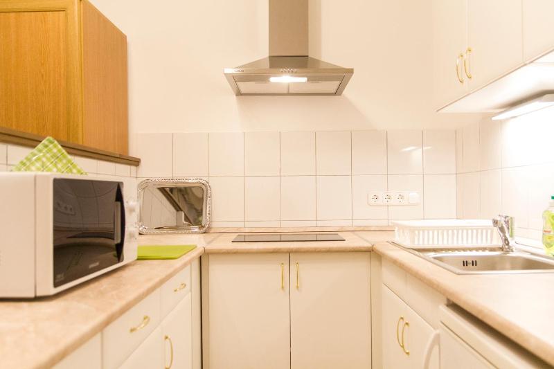 Authentic Klauzal Apartment - image 5