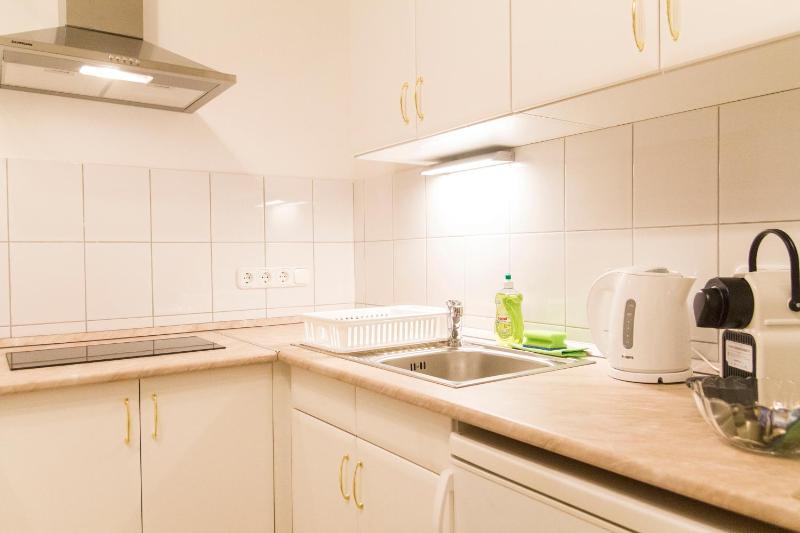 Authentic Klauzal Apartment - image 2