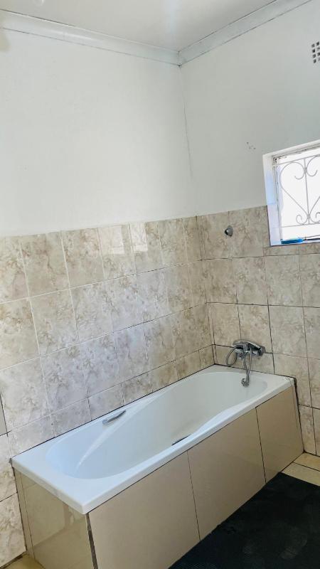 Umthombo guest house - image 12