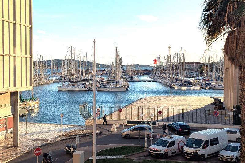 Toulon with sea view - near the port - image 8