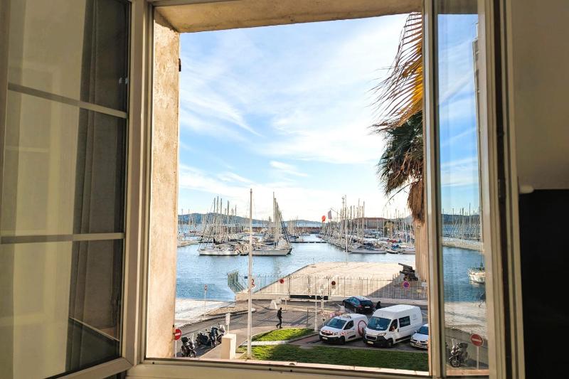 Toulon with sea view - near the port - image 11