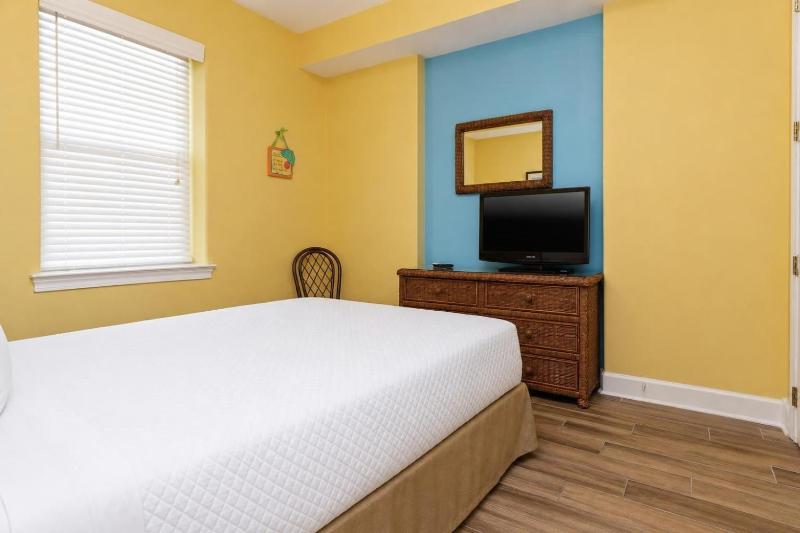 Island Royale 1103 - image 31