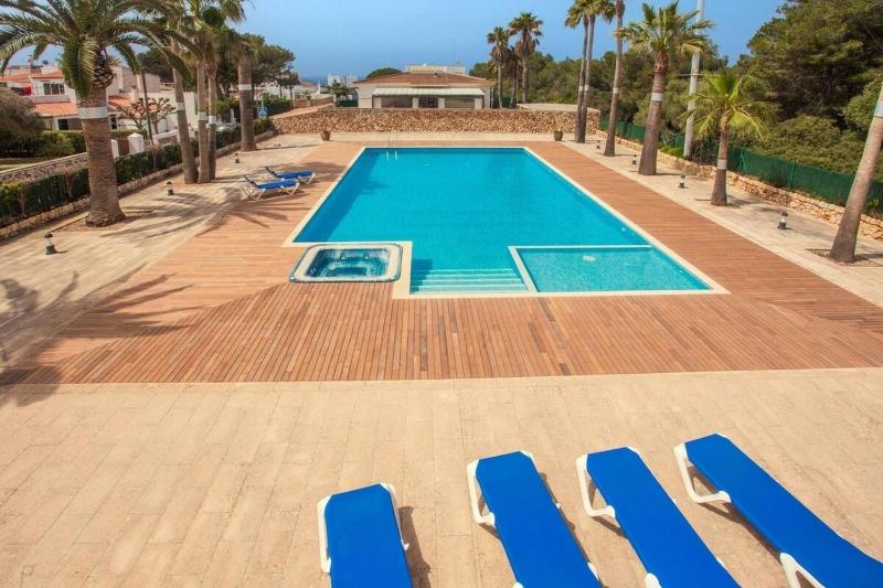 Stunning duplex with two terraces in Cala Blanca - image 18