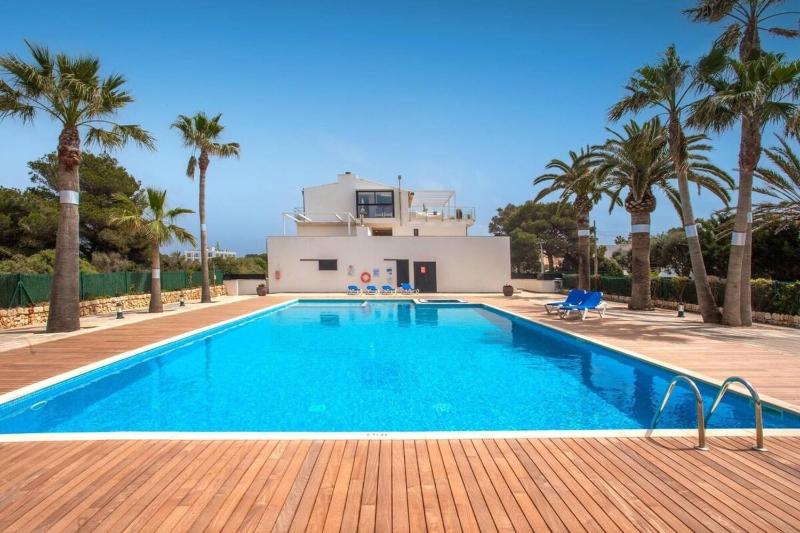 Stunning duplex with two terraces in Cala Blanca - image 19