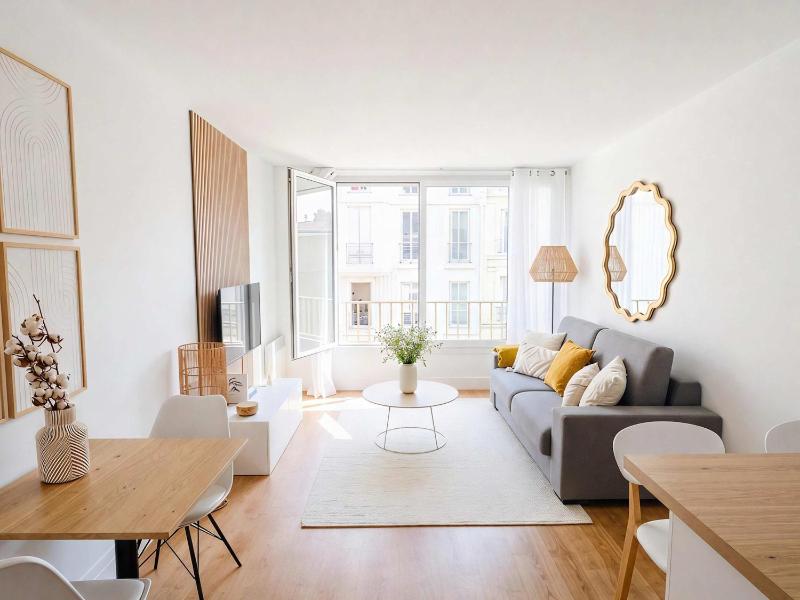 Large Bright Studio 5mins from Champs Elysees - image 1