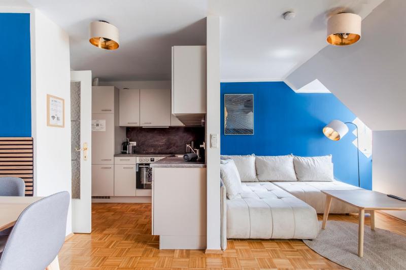 Quiet Courtyard Altstadt Suite - 2BR Lift & Free Parking by HERO HOMES Graz - image 6