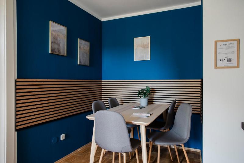 Quiet Courtyard Altstadt Suite - 2BR Lift & Free Parking by HERO HOMES Graz - image 13