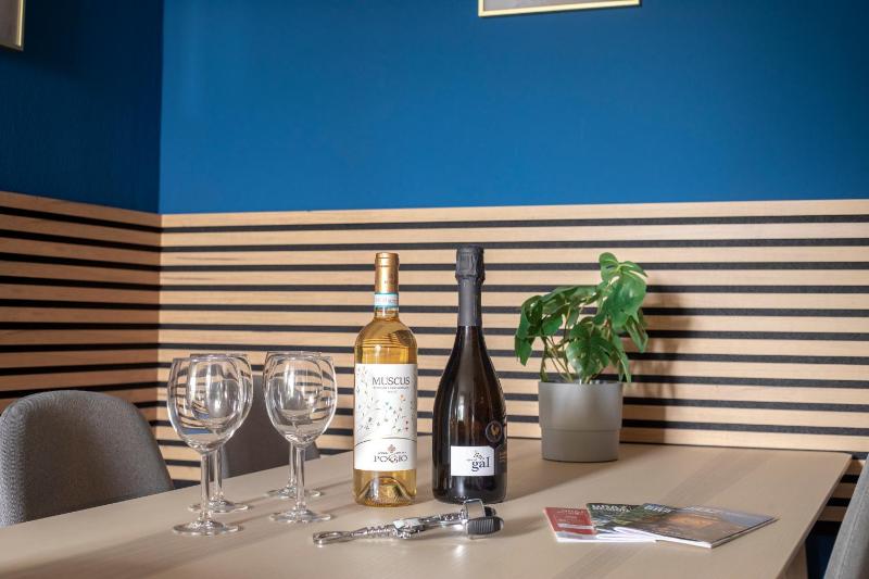 Quiet Courtyard Altstadt Suite - 2BR Lift & Free Parking by HERO HOMES Graz - image 38