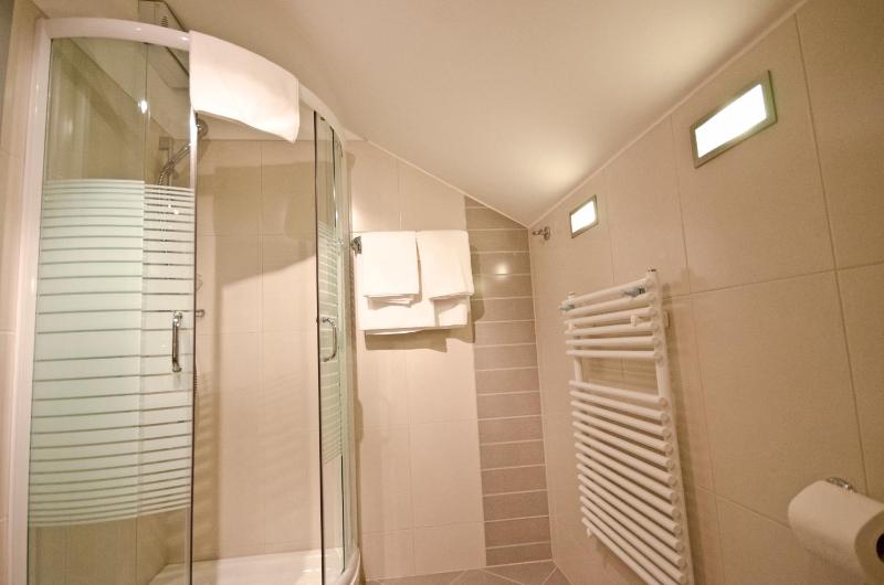 Double Room image 4