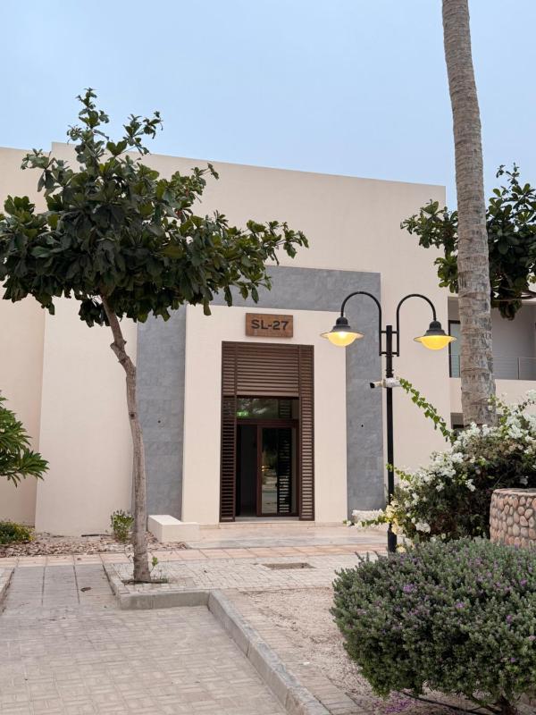 Lux Lakeview Studio - image 9