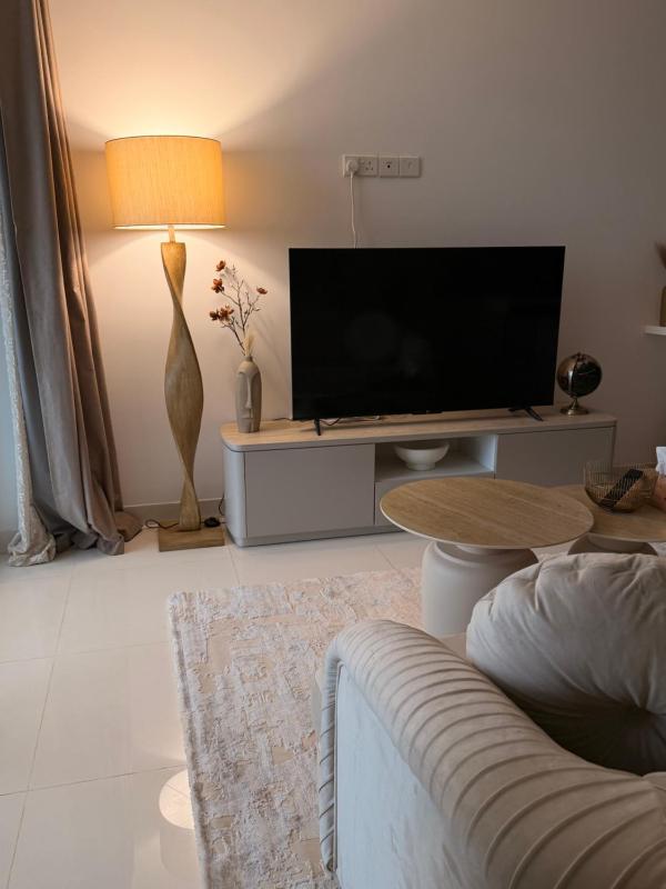 Lux Lakeview Studio - image 8