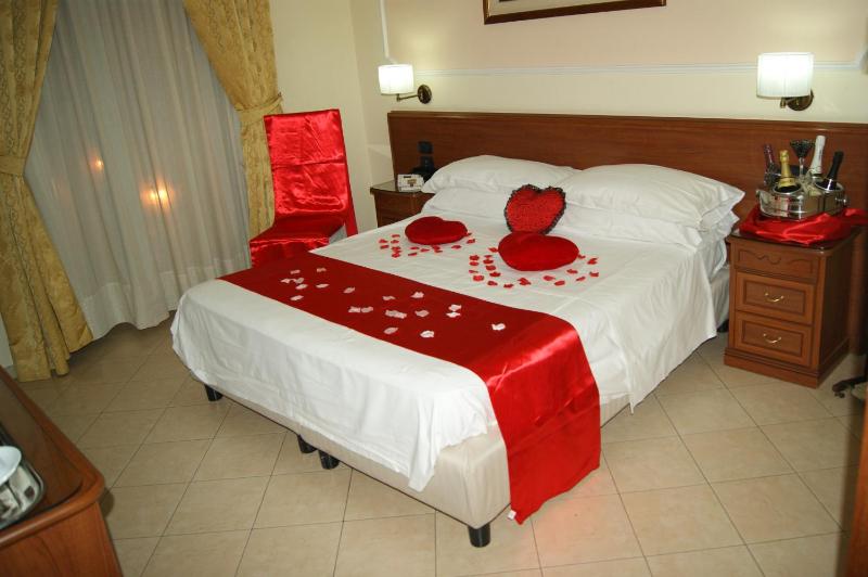 Deluxe Double or Twin Room image 4