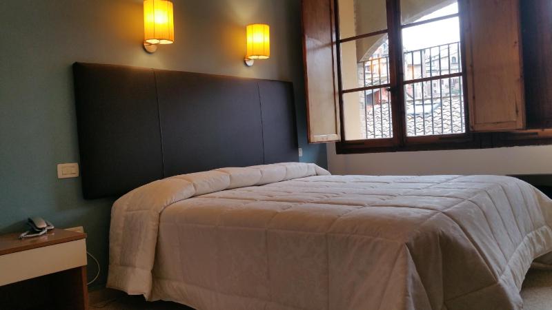 Economy Double or Twin Room image 4