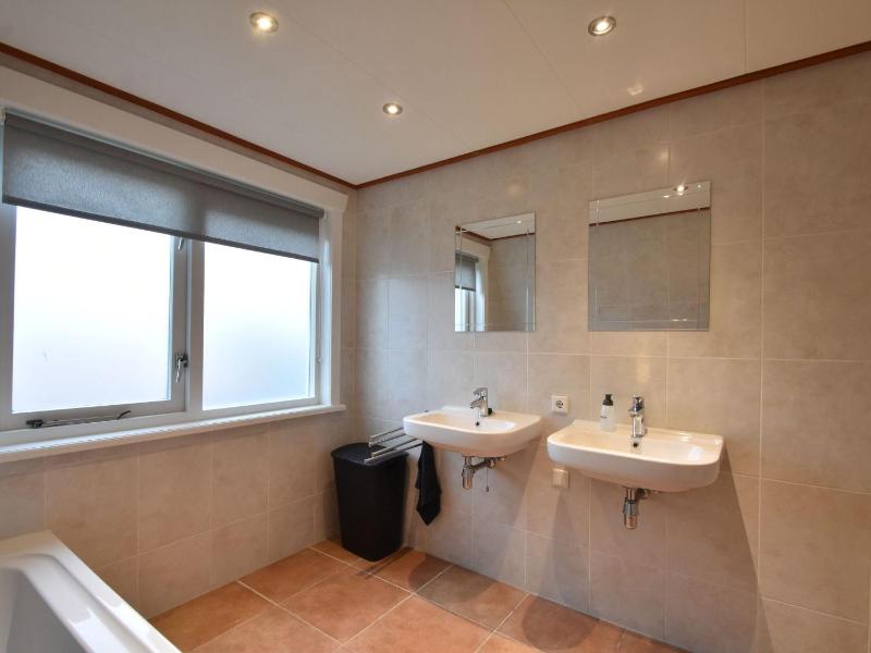 Holiday home Hazenborgh with infrared sauna - image 18