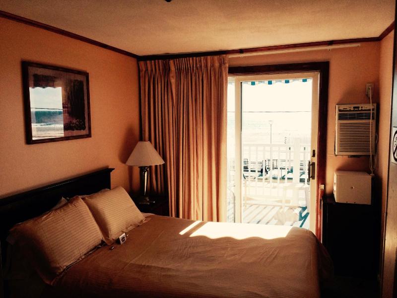 Queen Room with Balcony - Oceanfront image 3