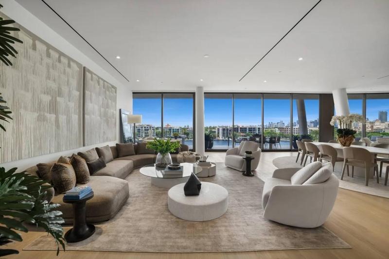 Penthouse 4 beds with private pool - image 1